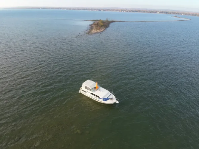 3 rescued after boat runs aground near Black River Island